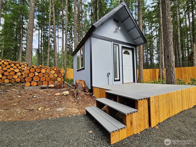 131 N Buckhorn Way, Hoodsport, WA 98548