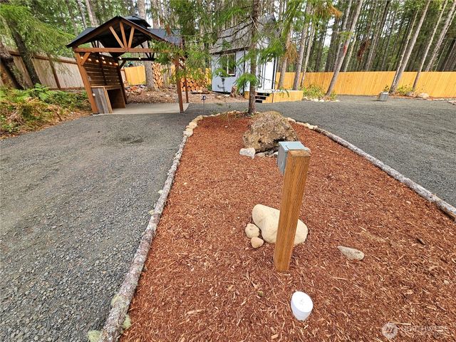 131 N Buckhorn Way, Hoodsport, WA 98548