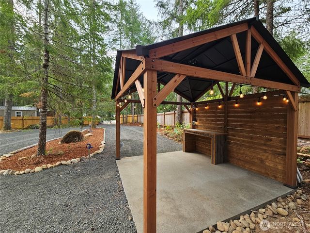 131 N Buckhorn Way, Hoodsport, WA 98548