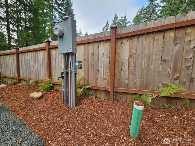 131 N Buckhorn Way, Hoodsport, WA 98548