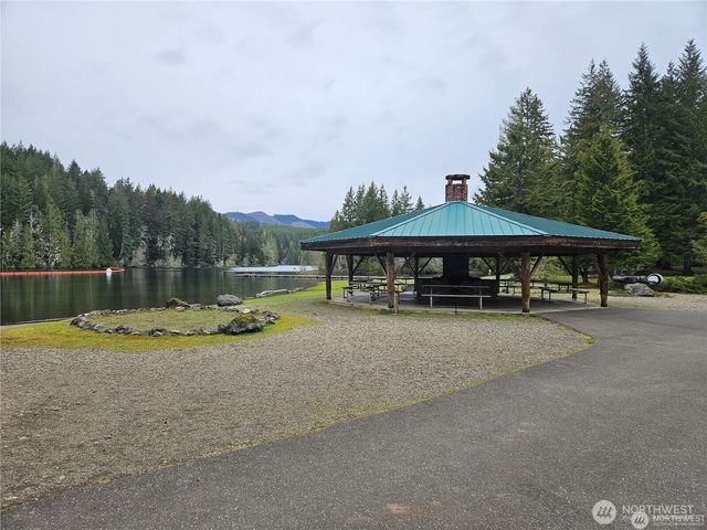 131 N Buckhorn Way, Hoodsport, WA 98548
