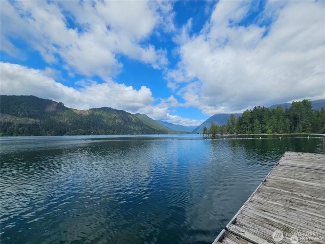 131 N Buckhorn Way, Hoodsport, WA 98548