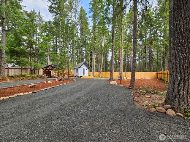 131 N Buckhorn Way, Hoodsport, WA 98548