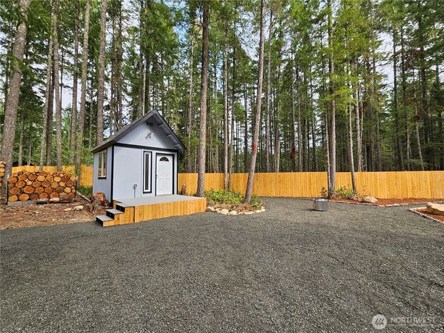 131 N Buckhorn Way, Hoodsport, WA 98548