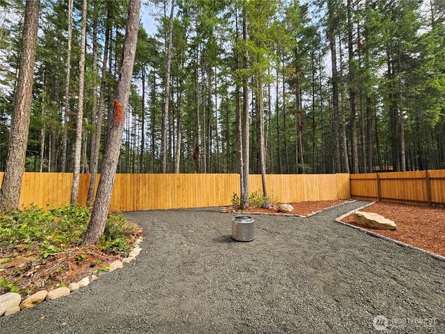 131 N Buckhorn Way, Hoodsport, WA 98548