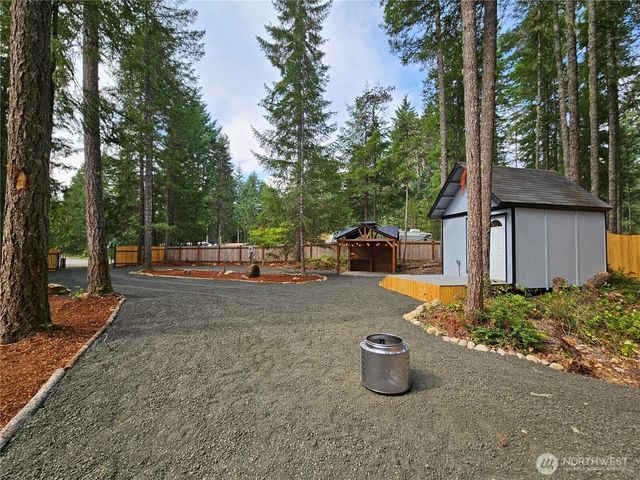 131 N Buckhorn Way, Hoodsport, WA 98548