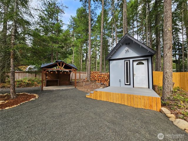 131 N Buckhorn Way, Hoodsport, WA 98548