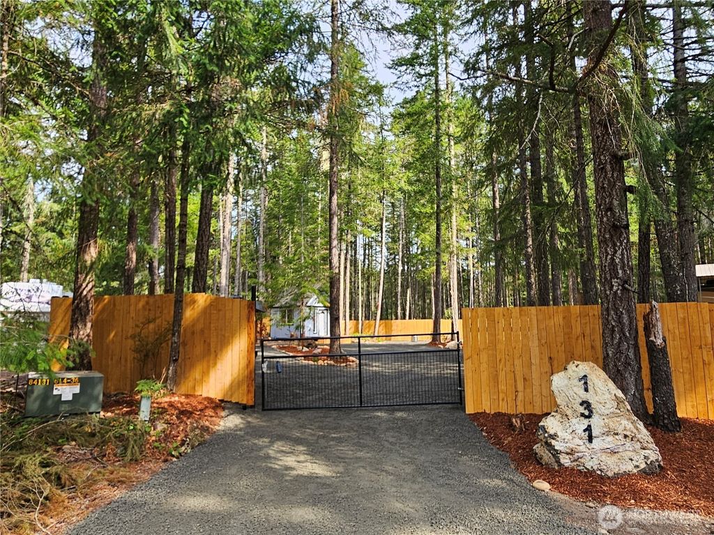 131 N Buckhorn Way, Hoodsport, WA 98548