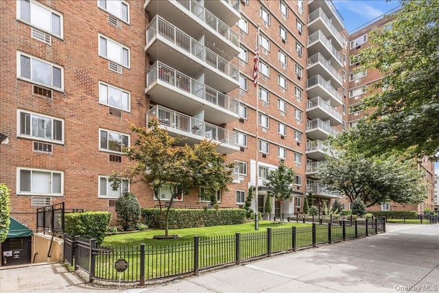 3965 52nd St Apt 8k, Woodside, NY 11377