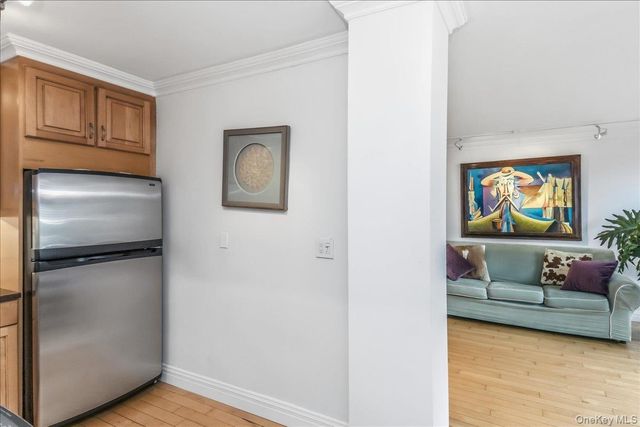 3965 52nd St Apt 8k, Woodside, NY 11377
