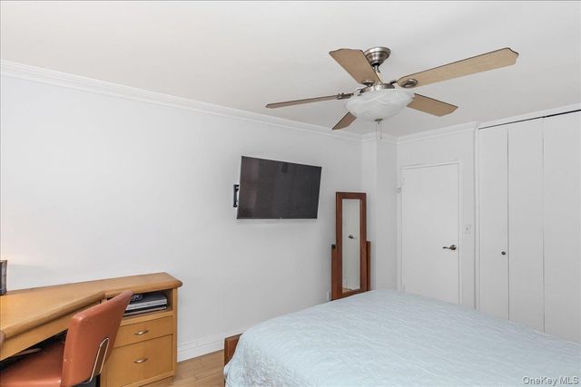 3965 52nd St Apt 8k, Woodside, NY 11377