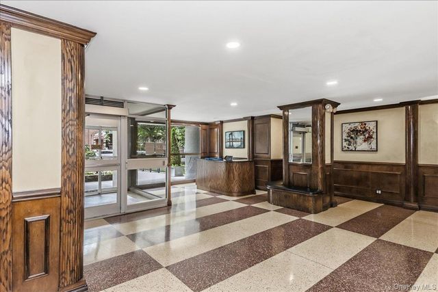 3965 52nd St Apt 8k, Woodside, NY 11377