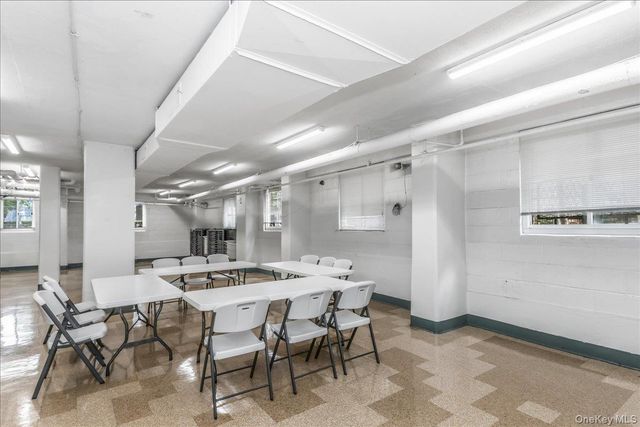 3965 52nd St Apt 8k, Woodside, NY 11377