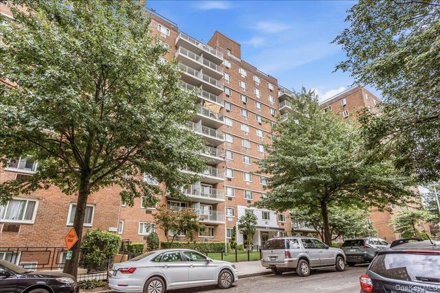 3965 52nd St Apt 8k, Woodside, NY 11377