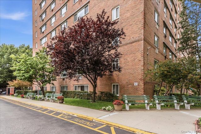 3965 52nd St Apt 8k, Woodside, NY 11377