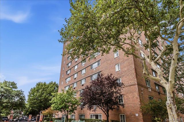 3965 52nd St Apt 8k, Woodside, NY 11377
