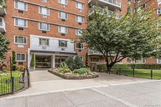 3965 52nd St Apt 8k, Woodside, NY 11377