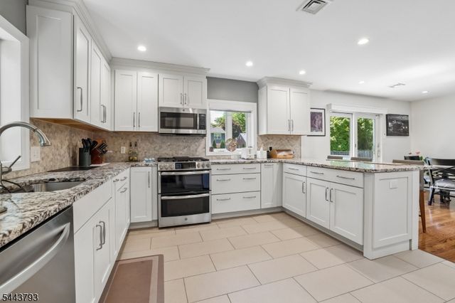 207 Stoughton Ave, Cranford Twp., NJ 07016