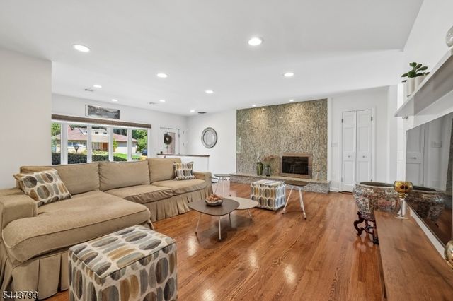 207 Stoughton Ave, Cranford Twp., NJ 07016