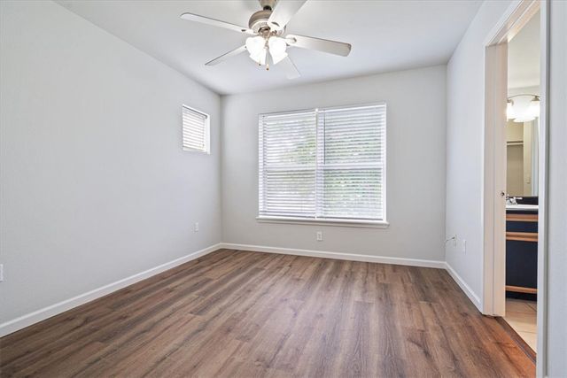 1865 N Scull Creek Drive, Fayetteville, AR 72703