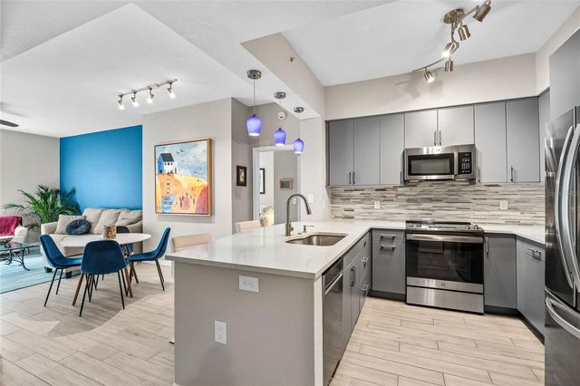 200 4TH AVENUE S 320, St Petersburg, FL 33701