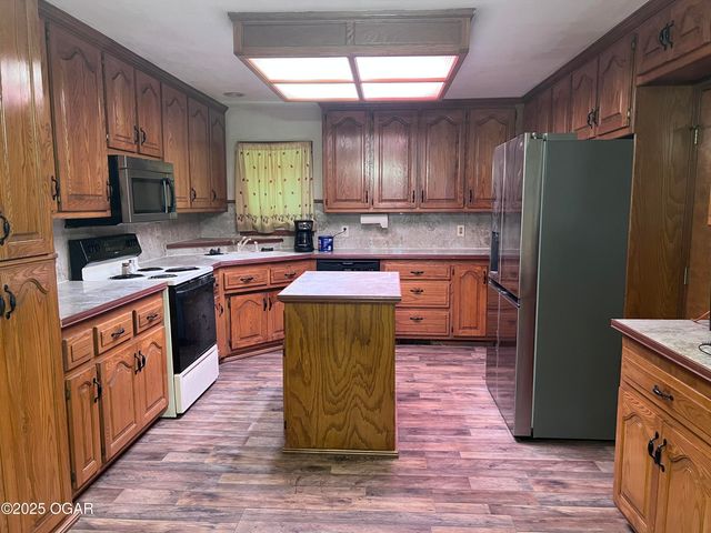 1005 E 13th Street, Carthage, MO 64836