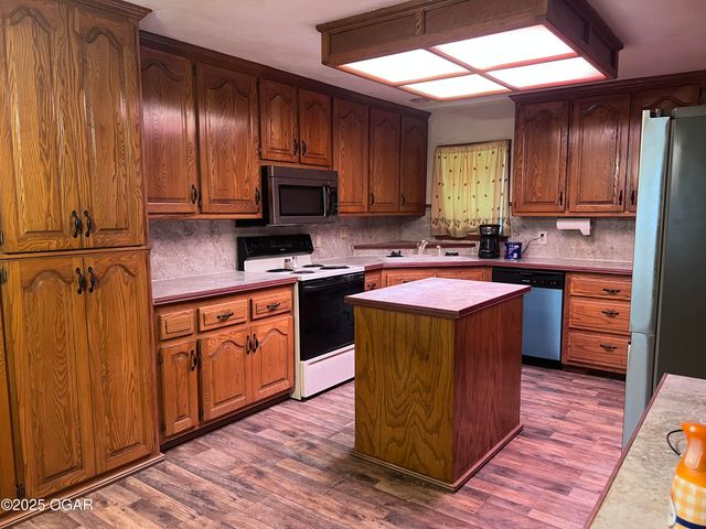 1005 E 13th Street, Carthage, MO 64836