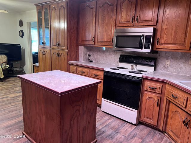 1005 E 13th Street, Carthage, MO 64836