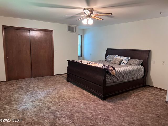 1005 E 13th Street, Carthage, MO 64836