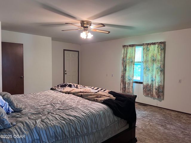 1005 E 13th Street, Carthage, MO 64836