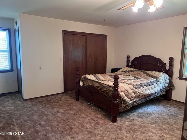 1005 E 13th Street, Carthage, MO 64836