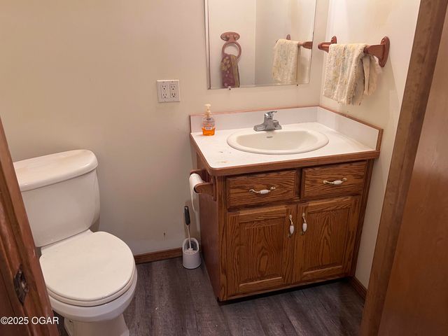 1005 E 13th Street, Carthage, MO 64836