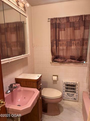 1005 E 13th Street, Carthage, MO 64836