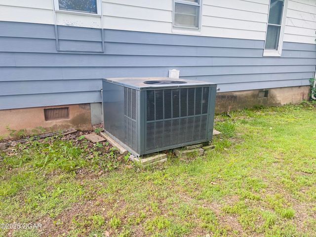 1005 E 13th Street, Carthage, MO 64836