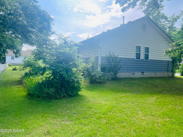 1005 E 13th Street, Carthage, MO 64836