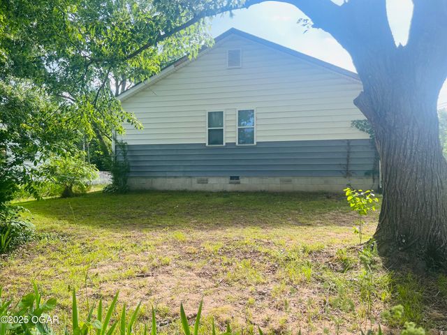 1005 E 13th Street, Carthage, MO 64836