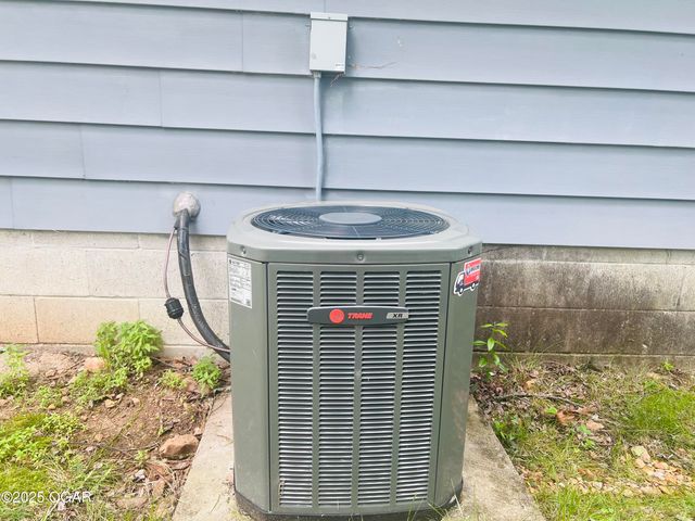 1005 E 13th Street, Carthage, MO 64836