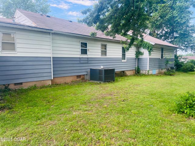 1005 E 13th Street, Carthage, MO 64836