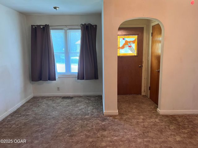 1005 E 13th Street, Carthage, MO 64836