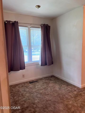 1005 E 13th Street, Carthage, MO 64836