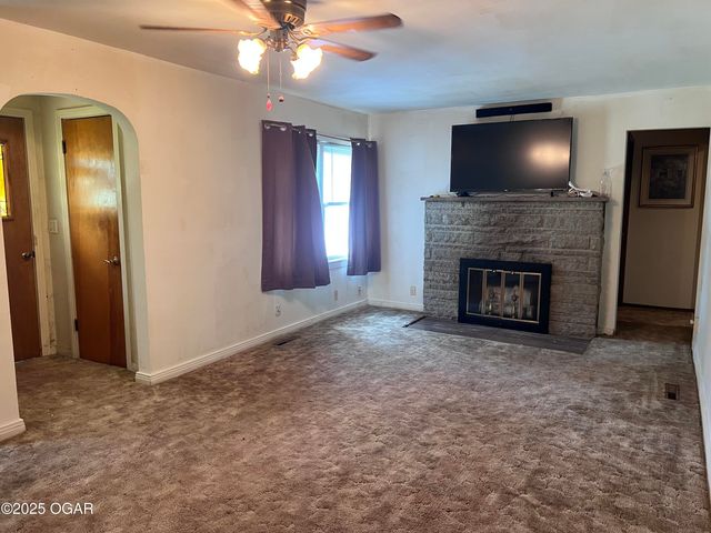 1005 E 13th Street, Carthage, MO 64836