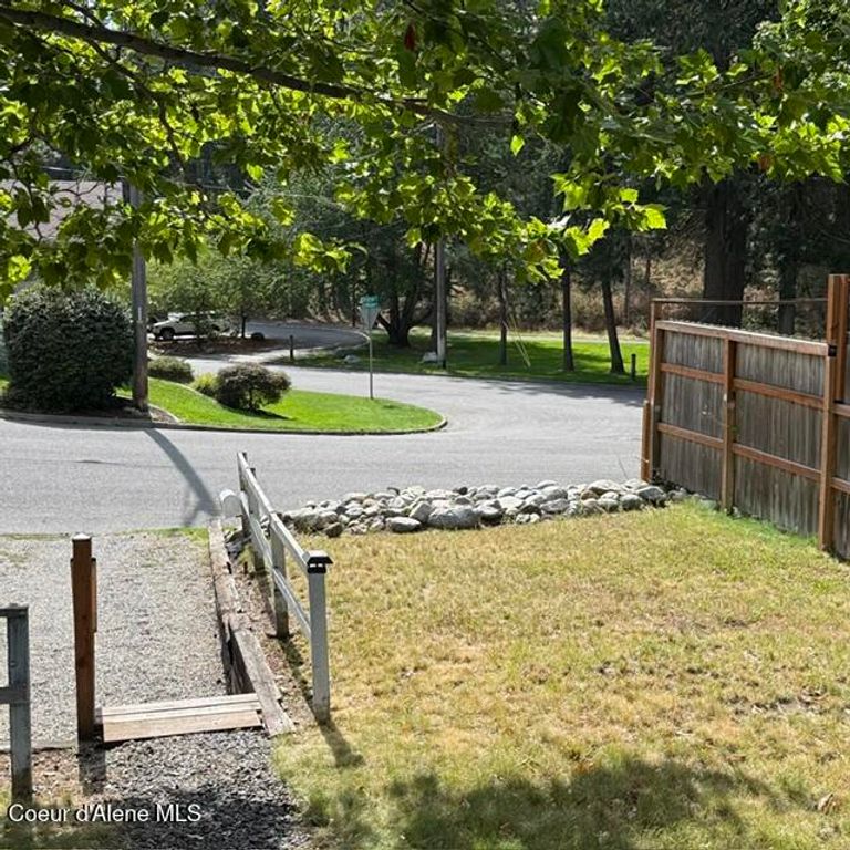 1007 E Mountain Ave, Coeur d'Alene, ID 83814 photo 3