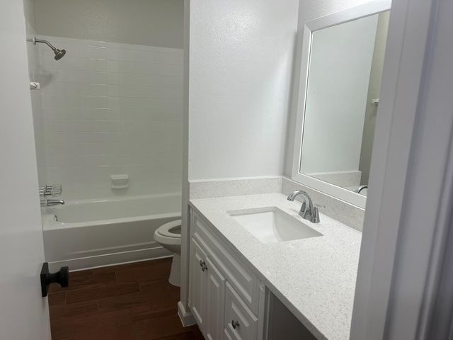 5550 N Braeswood Boulevard 70, Houston, TX 77096