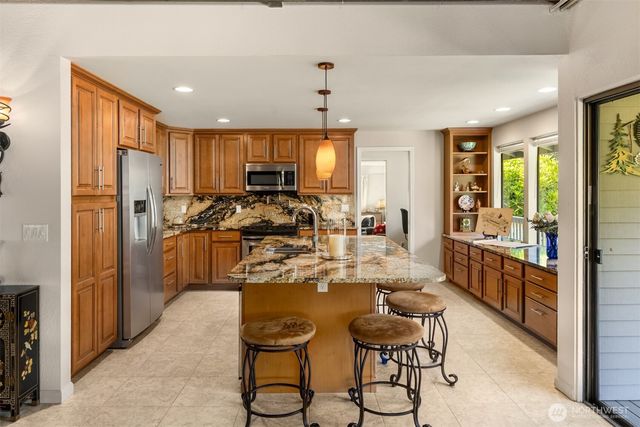 11186 Blue Pond Place NE, Bainbridge Island, WA 98110