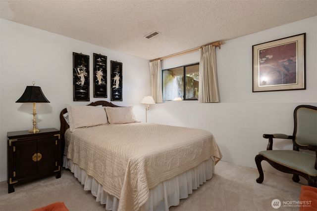 11186 Blue Pond Place NE, Bainbridge Island, WA 98110