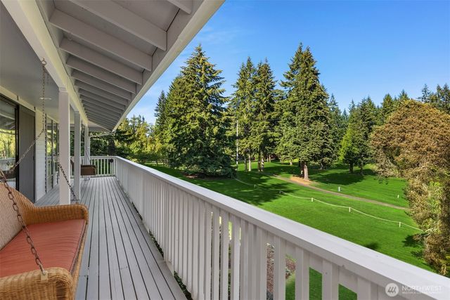 11186 Blue Pond Place NE, Bainbridge Island, WA 98110