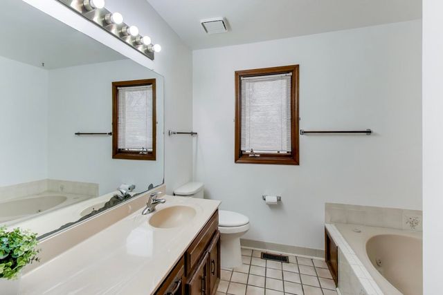 1111 Samstag Court, Naperville, IL 60563