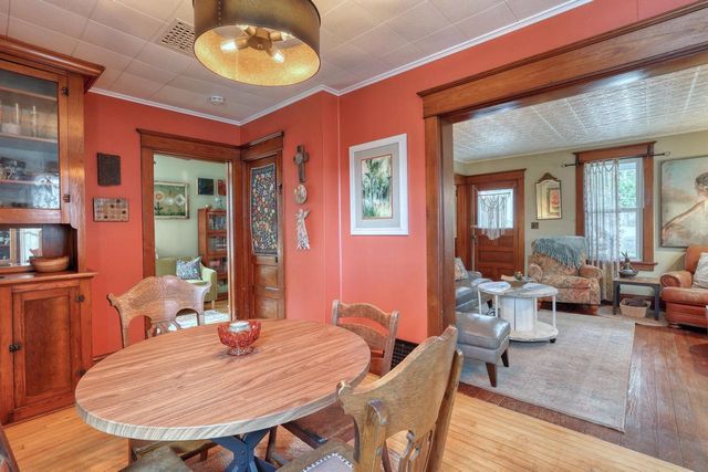 131 Oakland AVENUE, Mukwonago, WI 53149