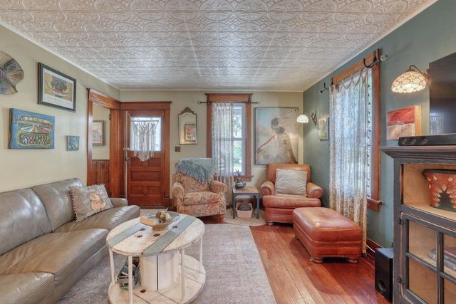 131 Oakland AVENUE, Mukwonago, WI 53149
