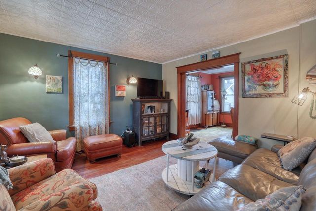 131 Oakland AVENUE, Mukwonago, WI 53149